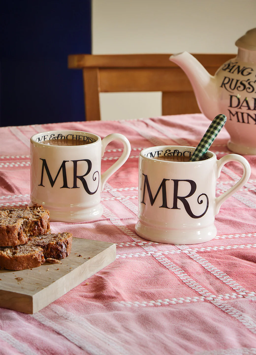 Black Toast 'Mr & Mr' Set of 2 1/2 Pint Mugs Boxed