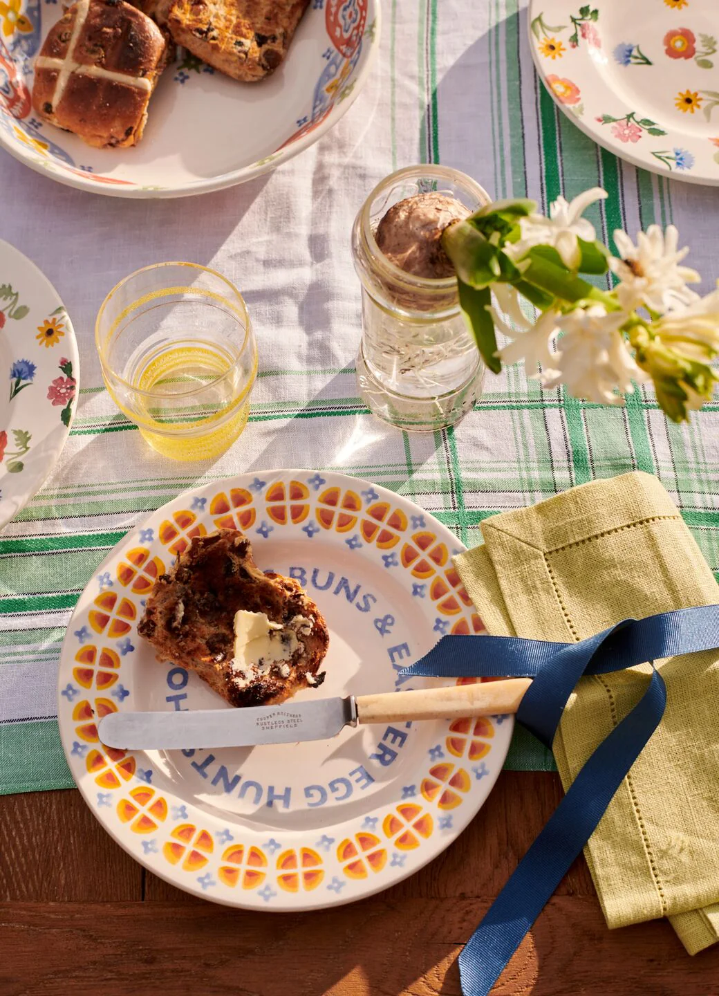 Hot Cross Buns Medium Dinner Plate, 8.5 Inch