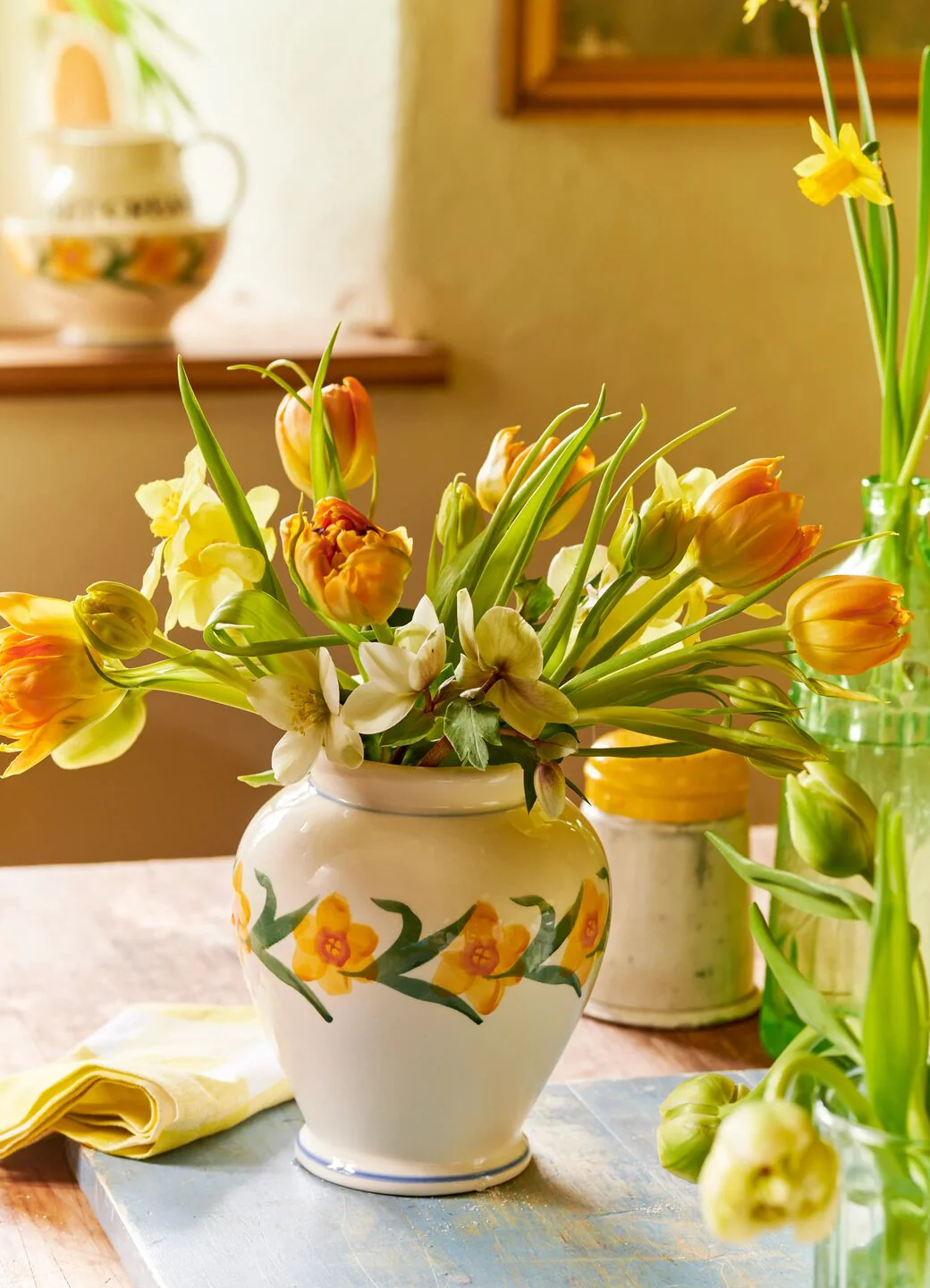 Windblown Daffodils Classic Vase